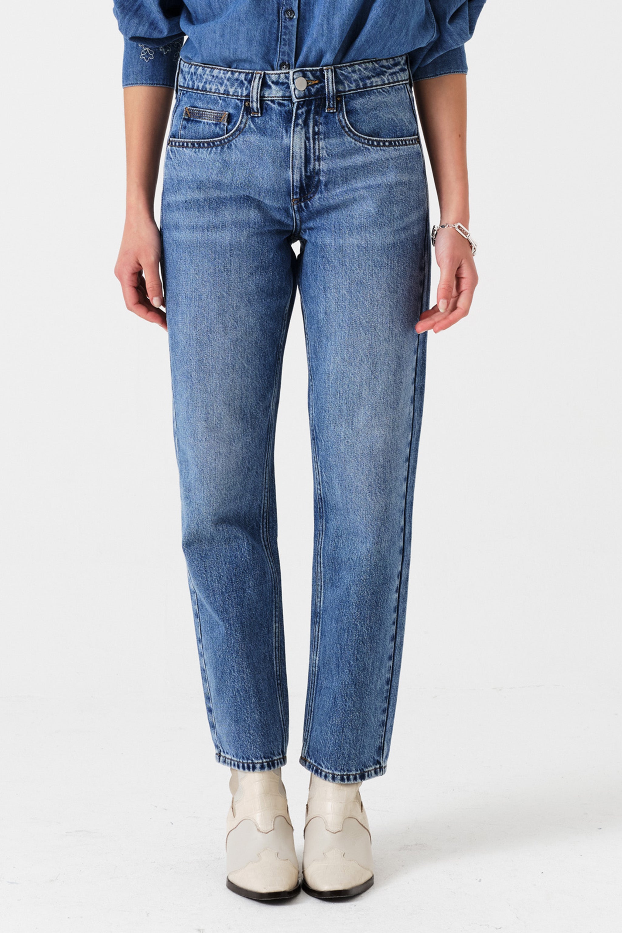 Cara Straight Leg Jean in Napa