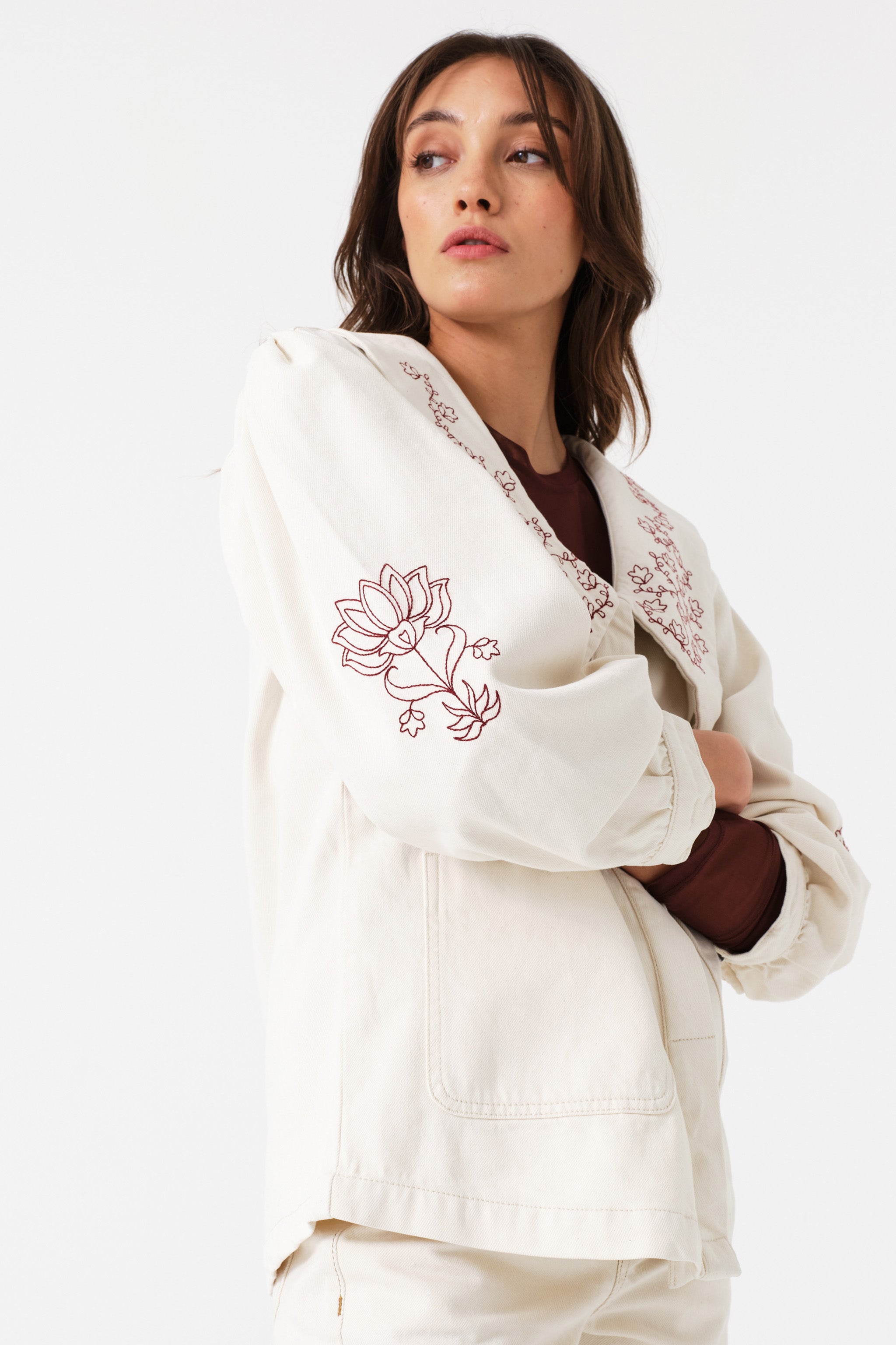 Neve Flower-Embroidered Denim Jacket in Ecru