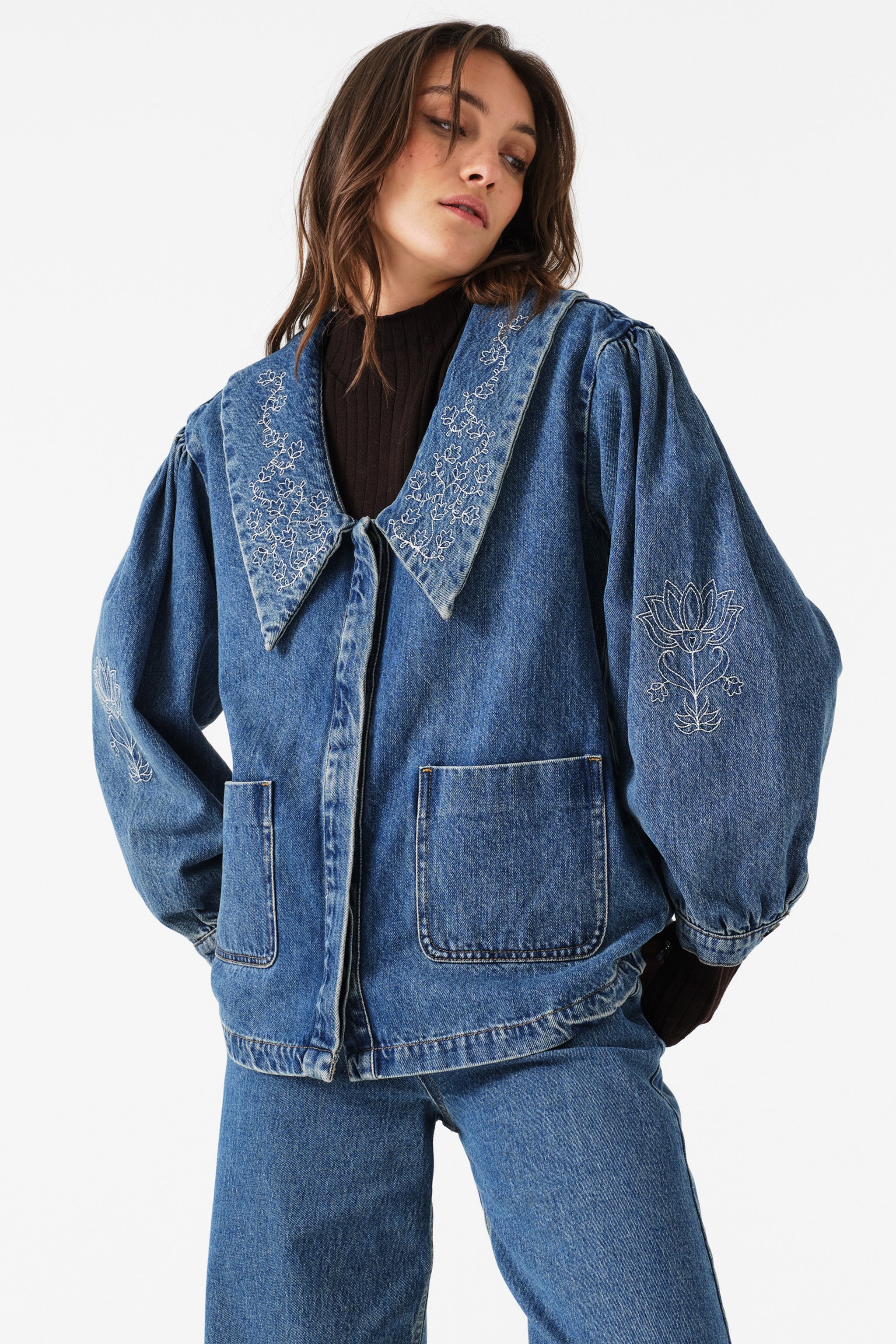 Neve Flower-Embroidered Denim Jacket in Pasadena