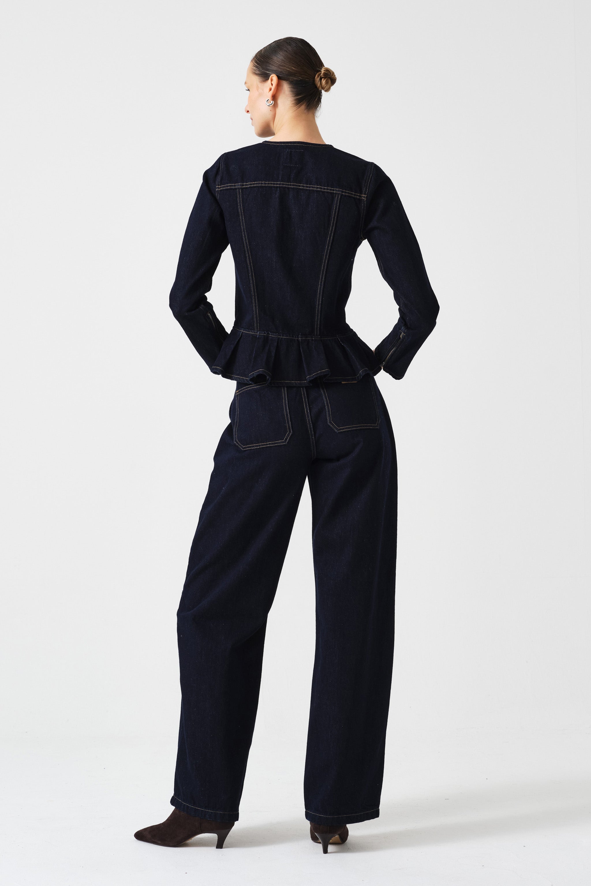 Noah Barrel Leg Jean in Blue Moon