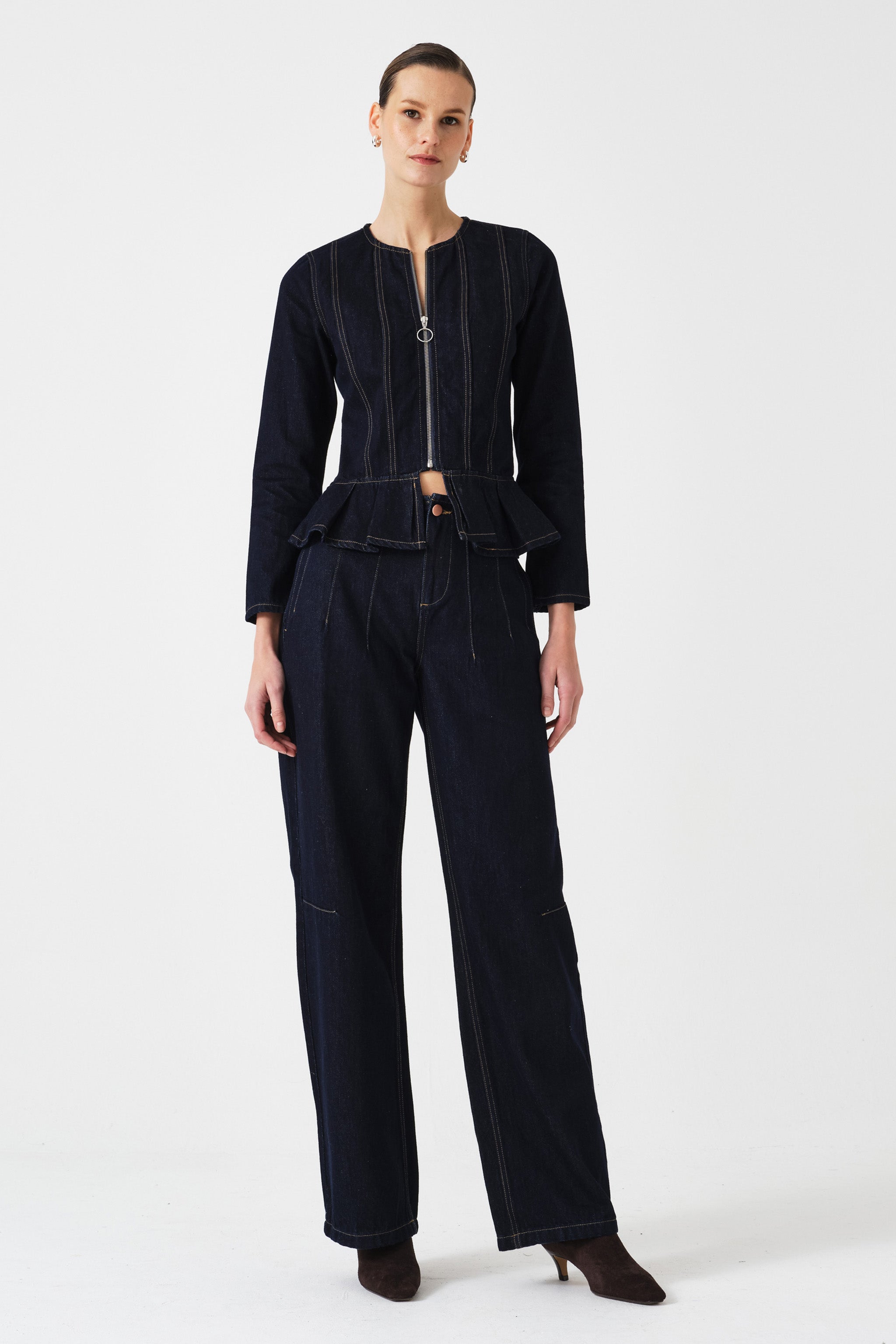 Noah Barrel Leg Jean in Blue Moon